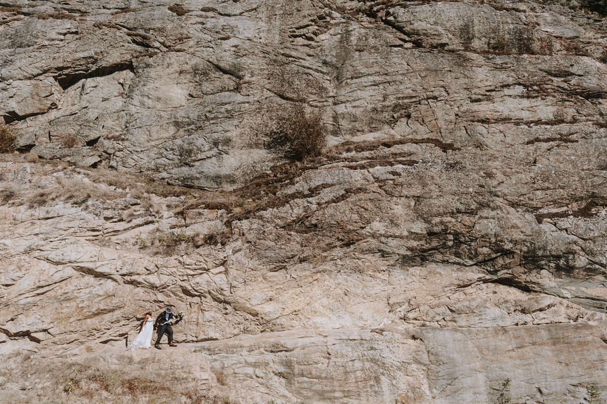 wedding couple posing on a cliffside near god's mountain estate