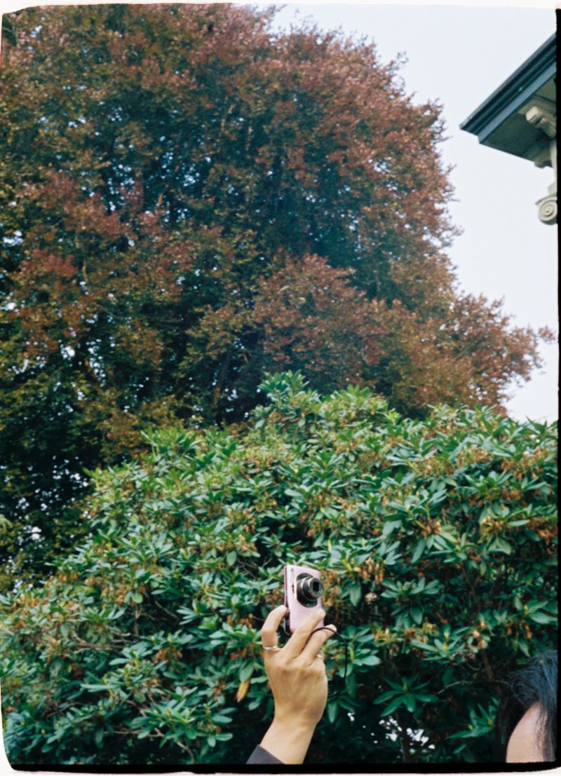 35mm photo of wedding guest with point and shoot digital camera