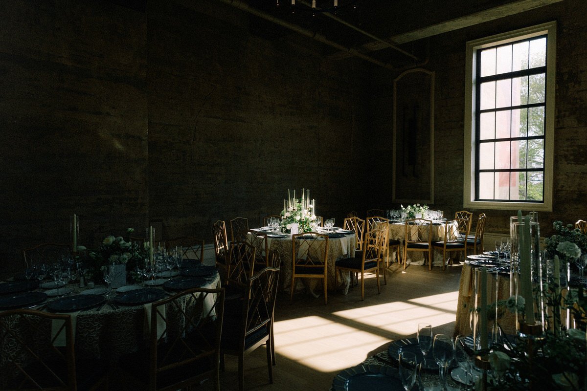 elegant wedding table settings at the Switch House by Cescaphe during the day time
