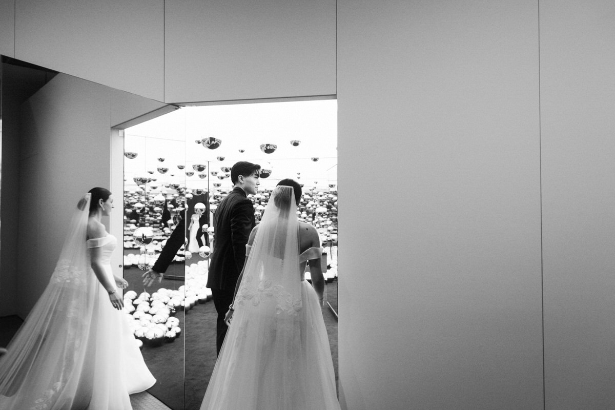 wedding couple walking into Yayoi Kusama mirrored infinity room at the AGO